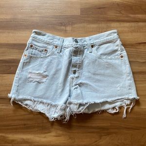 Levi Jean shorts- light wash, size: 25